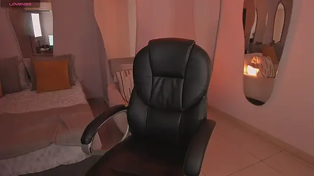 Snapshot of NaomiSainz chatting on 02.02.25 NaomiSainz online show from 02.02.25