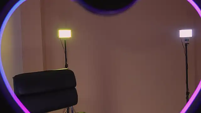 Snapshot of NaomiSainz chatting on 03.11.25 NaomiSainz online show from 03.11.25