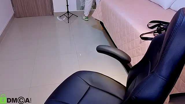 Snapshot of ROSE__15 chatting on 11.14.25 ROSE 15 online show from 11.14.25