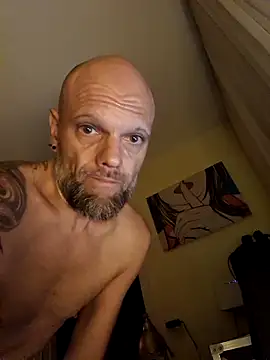 Snapshot of Ladyshaker82 chatting on 11.05.25 Ladyshaker82 online show from 11.05.25