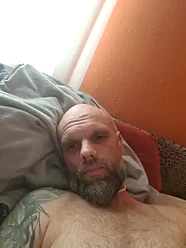 Snapshot of Ladyshaker82 chatting on 11.26.25 Ladyshaker82 online show from 11.26.25