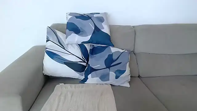 Linda1975 online show from 12.14.25