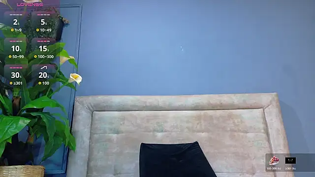 Snapshot of nicol_snow chatting on 02.19.26 nicol snow online show from 02.19.26