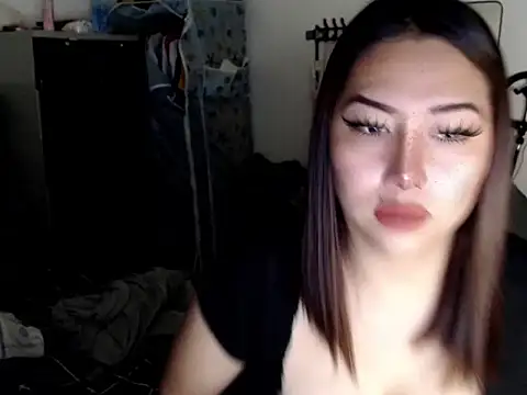 Snapshot of urqueendominant chatting on 05.04.26 urqueendominant online show from 05.04.26