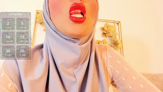 Snapshot of hanajameela chatting on 10.27.25 hanajameela online show from 10.27.25