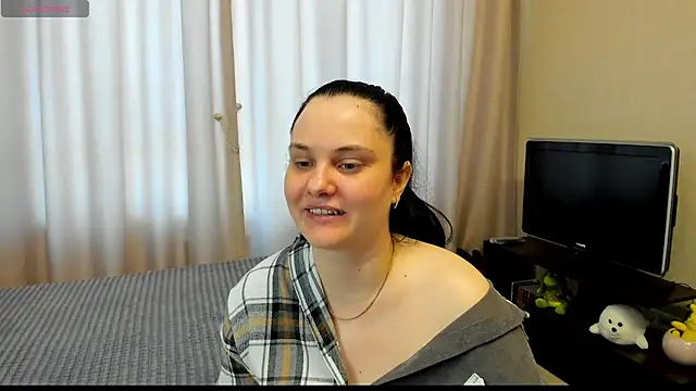 Snapshot of AlanaBrox chatting on 05.18.26 AlanaBrox online show from 05.18.26