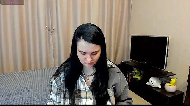 Snapshot of AlanaBrox chatting on 05.21.26 AlanaBrox online show from 05.21.26