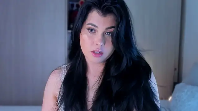 Snapshot of Alyaa_s chatting on 09.19.25 Alyaa s online show from 09.19.25