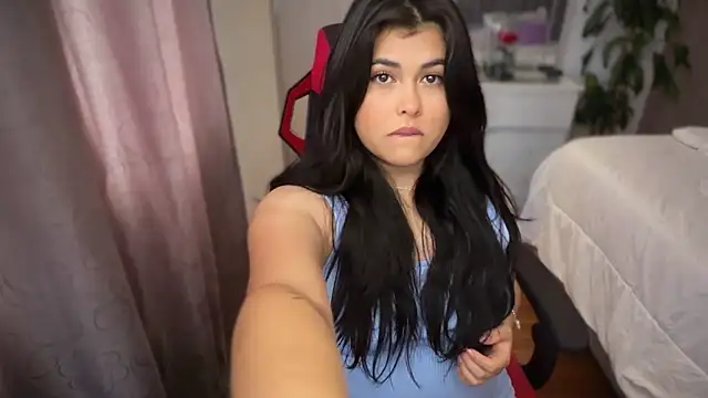 Snapshot of Alyaa_s chatting on 02.05.26 Alyaa s online show from 02.05.26