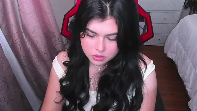 Snapshot of Alyaa_s chatting on 02.10.26 Alyaa s online show from 02.10.26