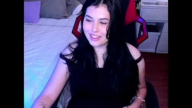 Snapshot of Alyaa_s chatting on 02.17.26 Alyaa s online show from 02.17.26