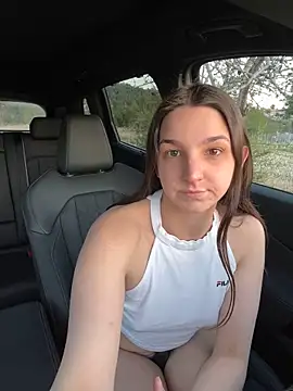 DoriDeluxe66 online show from 02.14.25