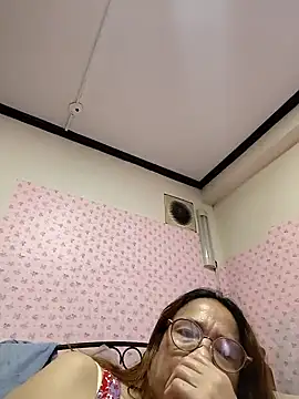 Snapshot of HotsexyNaughtysweetbaby chatting on 11.11.25 HotsexyNaughtysweetbaby online show from 11.11.25