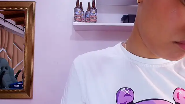 Snapshot of naia_blessed chatting on 10.08.25 naia blessed online show from 10.08.25