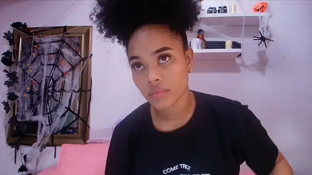 Snapshot of naia_blessed chatting on 10.30.25 naia blessed online show from 10.30.25