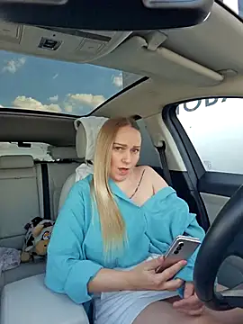 Snapshot of Bondgirl_013 chatting on 09.21.25 Bondgirl 013 online show from 09.21.25