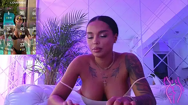 Snapshot of KimiBrown chatting on 11.27.25 KimiBrown online show from 11.27.25