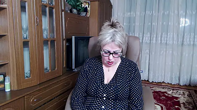 Snapshot of Kallliina chatting on 02.19.25 Kallliina online show from 02.19.25