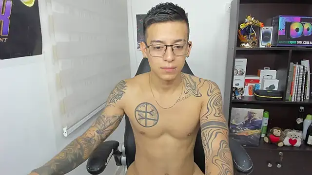 SIXXTOLOVE18 online show from 03.13.25