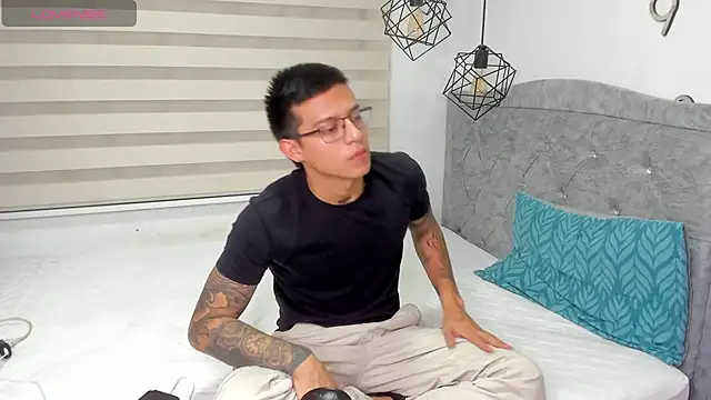 SIXXTOLOVE18 online show from 02.13.26