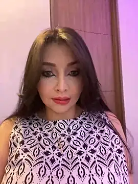 KateLatorre online show from 11.25.25