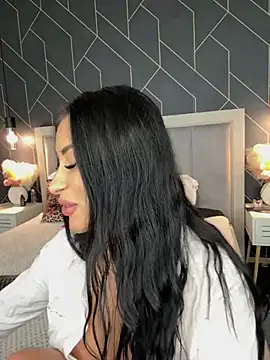 EmyLaveau online show from 02.19.25