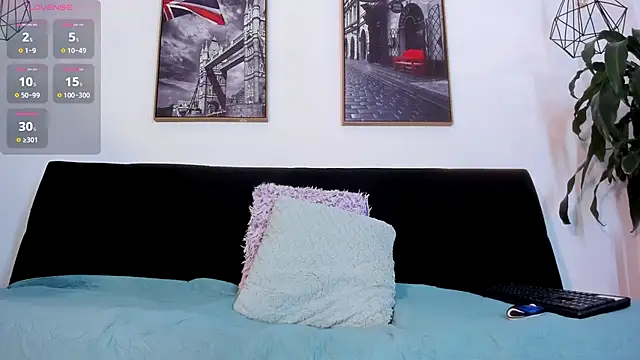 Snapshot of Sweet_Alessandre chatting on 02.05.25 Sweet Alessandre online show from 02.05.25