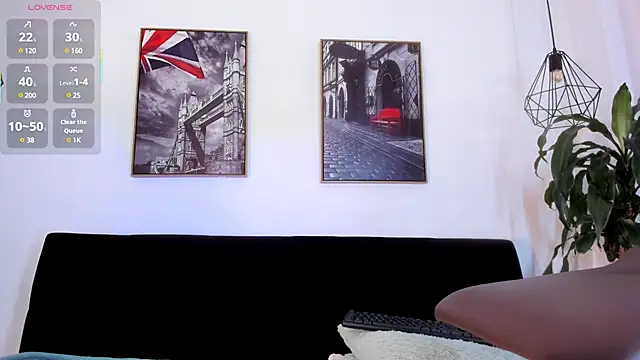 Snapshot of Sweet_Alessandre chatting on 02.27.25 Sweet Alessandre online show from 02.27.25