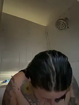 Snapshot of evacheers chatting on 10.23.25 evacheers online show from 10.23.25