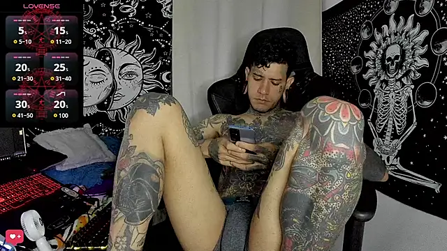 Snapshot of josh__ackerman chatting on 01.20.25 josh ackerman online show from 01.20.25