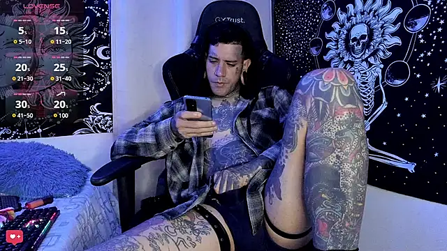 Snapshot of josh__ackerman chatting on 01.24.25 josh ackerman online show from 01.24.25