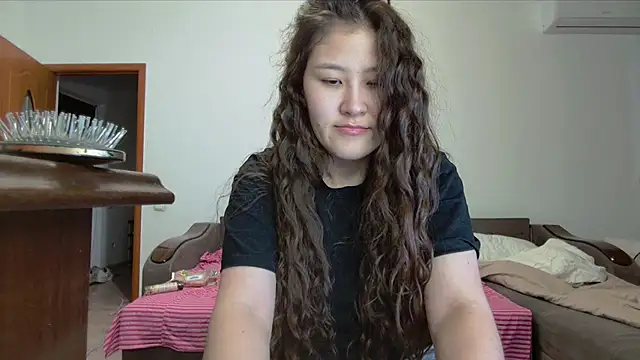 Snapshot of Riz_girl chatting on 10.11.25 Riz girl online show from 10.11.25