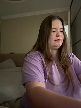 Snapshot of remirann_ chatting on 12.14.24 remirann online show from 12.14.24