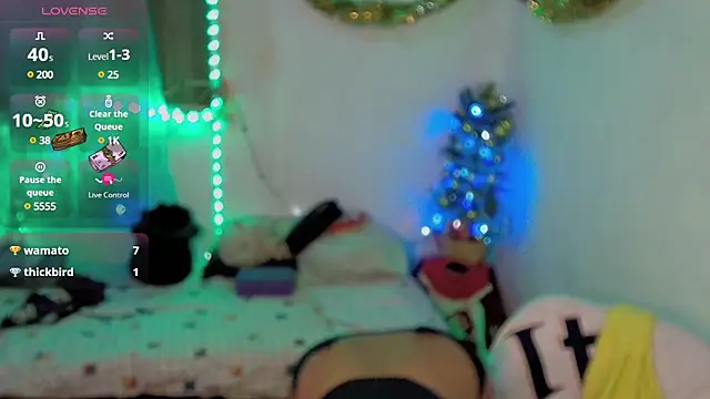 Snapshot of kiarybell__ chatting on 12.15.24 kiarybell online show from 12.15.24