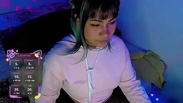 Snapshot of kiarybell__ chatting on 10.20.25 kiarybell online show from 10.20.25