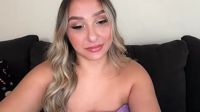 Snapshot of lustfulsmiles chatting on 10.08.25 lustfulsmiles online show from 10.08.25