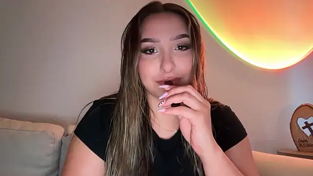 Snapshot of lustfulsmiles chatting on 02.27.26 lustfulsmiles online show from 02.27.26