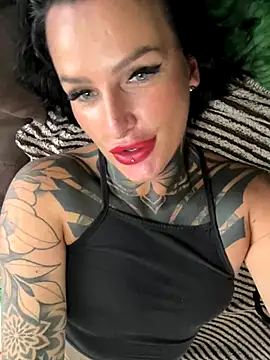 InkedBiitch online show from 10.11.25