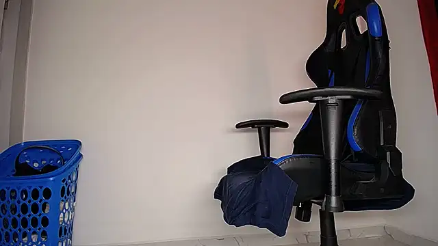 MAXJONES 2 online show from 06.12.26