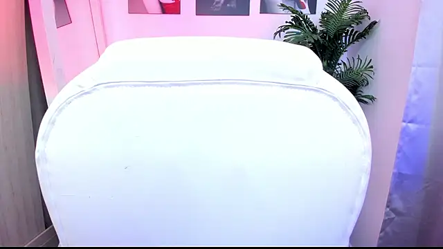 Snapshot of fioresantamaria chatting on 09.13.25 fioresantamaria online show from 09.13.25