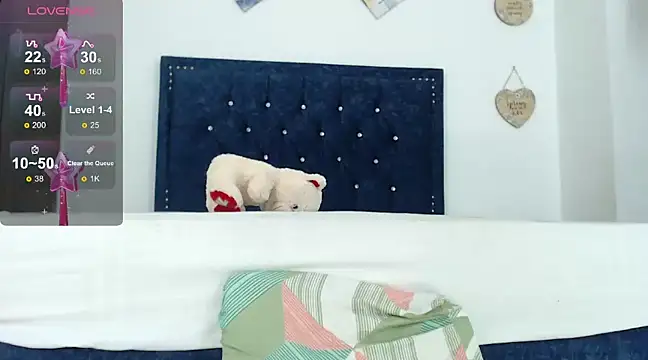 Snapshot of QueenSquirt_ chatting on 12.10.24 QueenSquirt online show from 12.10.24