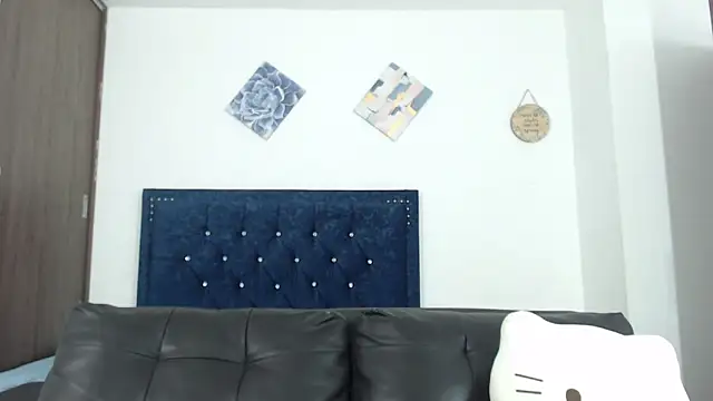 Snapshot of QueenSquirt_ chatting on 03.21.25 QueenSquirt online show from 03.21.25