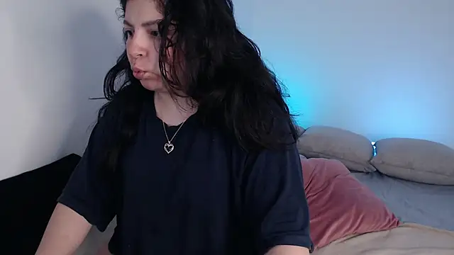 Snapshot of sofix__ chatting on 10.05.25 sofix online show from 10.05.25