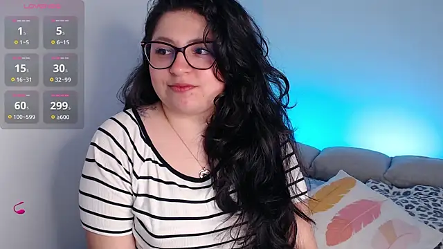 Snapshot of sofix__ chatting on 11.18.25 sofix online show from 11.18.25