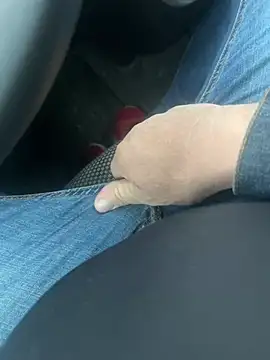 Snapshot of Cezar993 chatting on 12.13.24 Cezar993 online show from 12.13.24