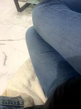 Snapshot of Cezar993 chatting on 01.08.26 Cezar993 online show from 01.08.26