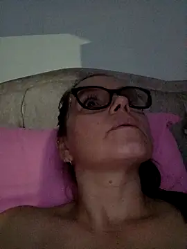 Snapshot of MariaPau_83 chatting on 10.28.25 MariaPau 83 online show from 10.28.25