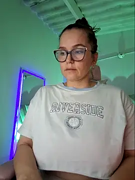 Snapshot of MariaPau_83 chatting on 11.08.25 MariaPau 83 online show from 11.08.25