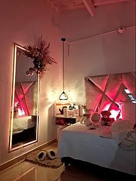 Snapshot of MariaPau_83 chatting on 12.19.25 MariaPau 83 online show from 12.19.25