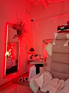 Snapshot of MariaPau_83 chatting on 12.21.25 MariaPau 83 online show from 12.21.25